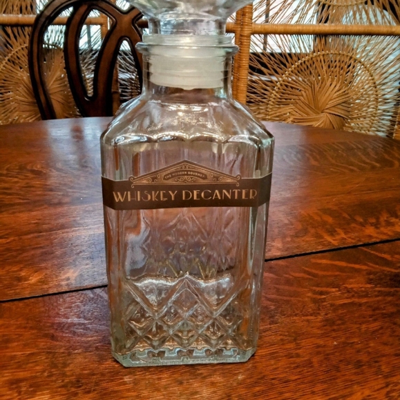 The Modern Gourmet Whiskey Decanter - Picture 1 of 3